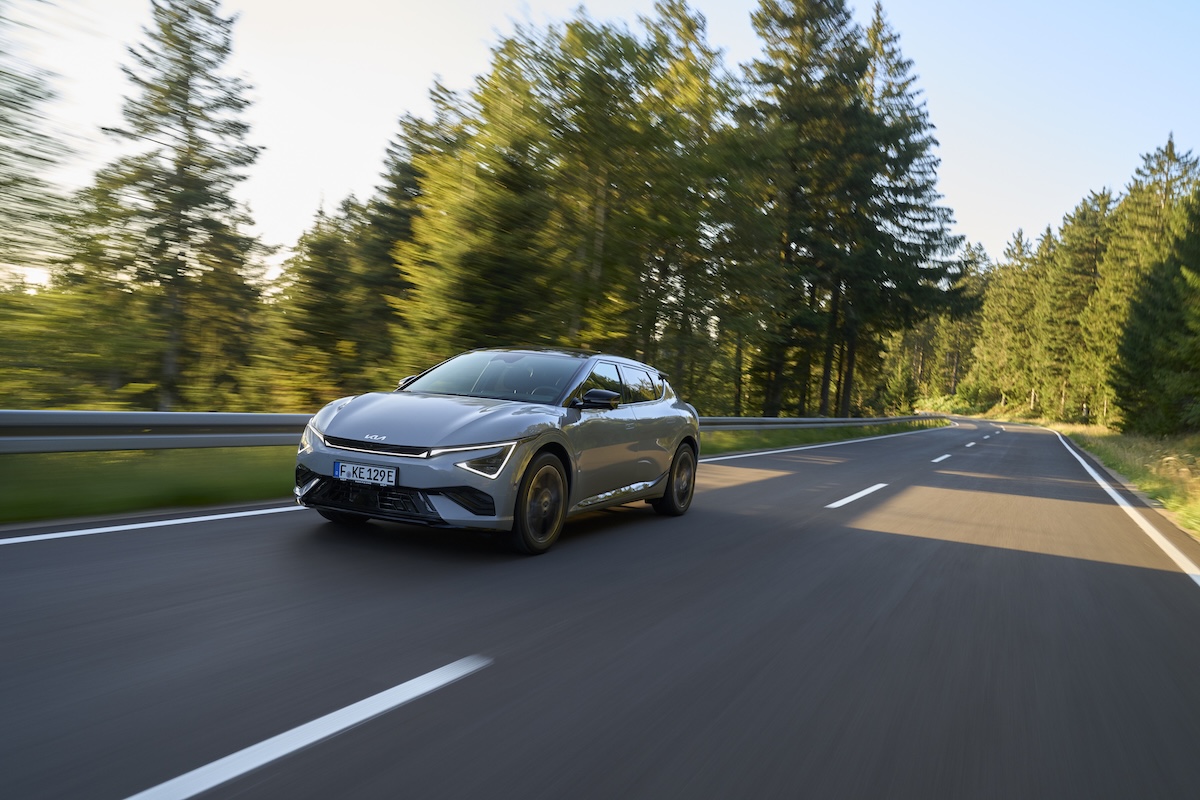 Kia EV6 si rinnova: fino a 582 km di autonomia e un look tutto nuovo Kia EV6 si rinnova: fino a 582 km di autonomia e un look tutto nuovo