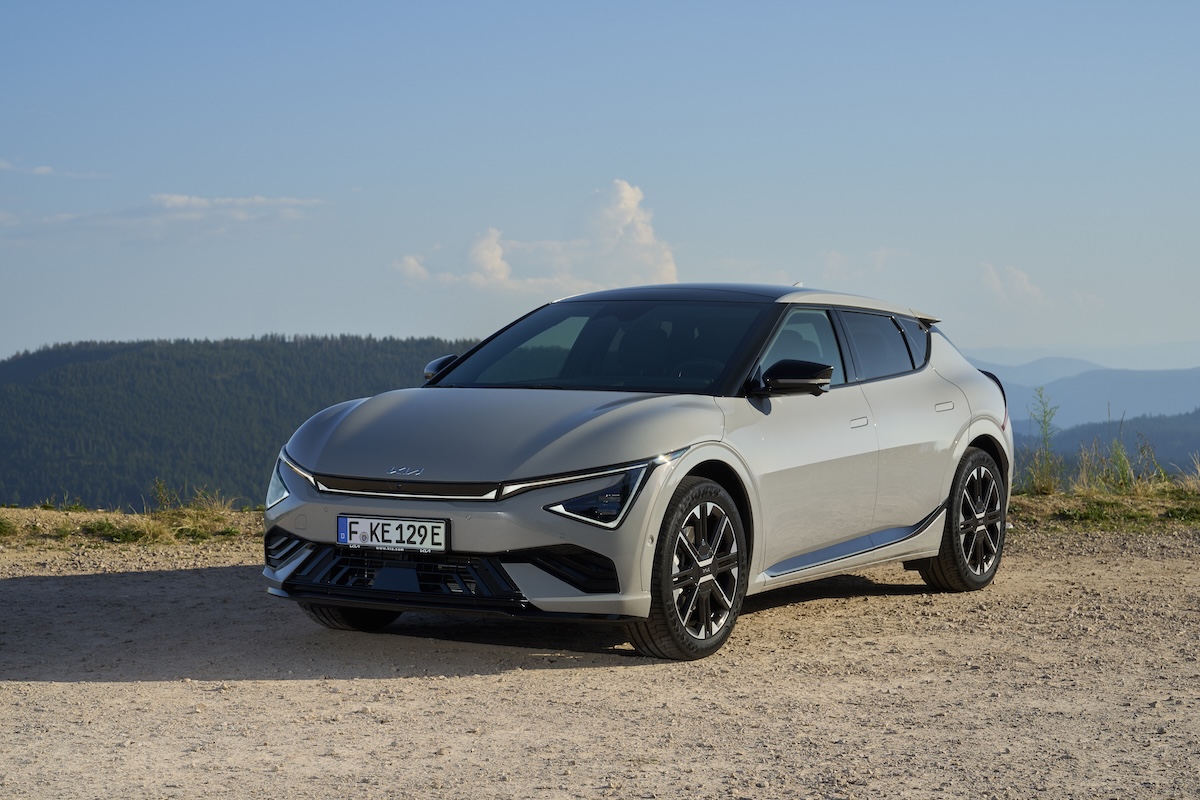 Kia EV6 si rinnova: fino a 582 km di autonomia e un look tutto nuovo Kia EV6 si rinnova: fino a 582 km di autonomia e un look tutto nuovo
