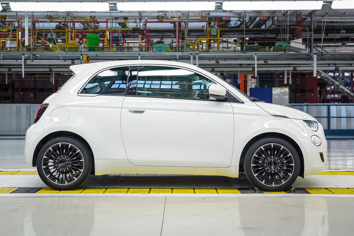 Nuova Fiat 500 ibrida: produzione a Mirafiori, 5.000 auto nel 2025 Nuova Fiat 500 ibrida: produzione a Mirafiori, 5.000 auto nel 2025