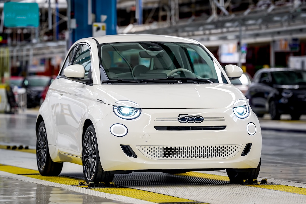 Nuova Fiat 500 ibrida: produzione a Mirafiori, 5.000 auto nel 2025 Nuova Fiat 500 ibrida: produzione a Mirafiori, 5.000 auto nel 2025