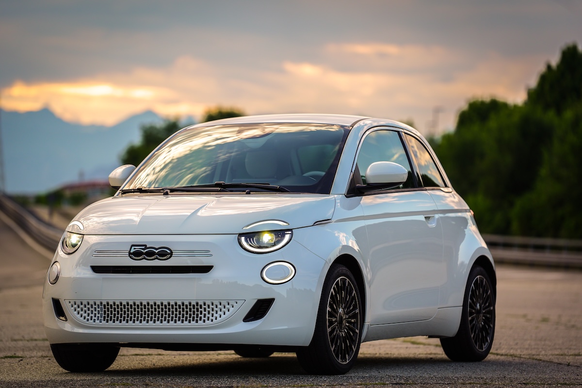 Nuova Fiat 500 ibrida: produzione a Mirafiori, 5.000 auto nel 2025 Nuova Fiat 500 ibrida: produzione a Mirafiori, 5.000 auto nel 2025