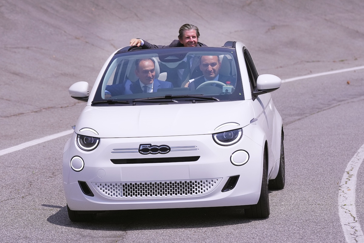 Nuova Fiat 500 ibrida: produzione a Mirafiori, 5.000 auto nel 2025 Nuova Fiat 500 ibrida: produzione a Mirafiori, 5.000 auto nel 2025