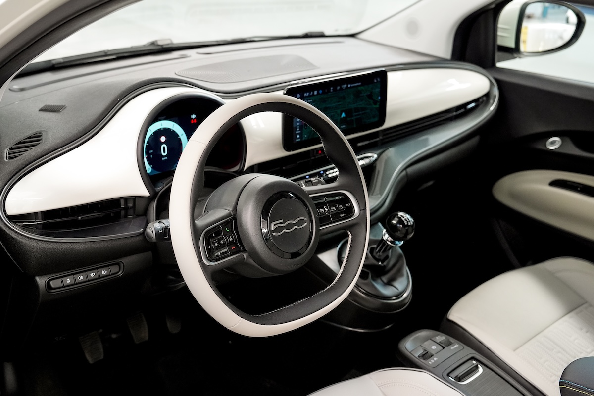 Nuova Fiat 500 ibrida: produzione a Mirafiori, 5.000 auto nel 2025 Nuova Fiat 500 ibrida: produzione a Mirafiori, 5.000 auto nel 2025