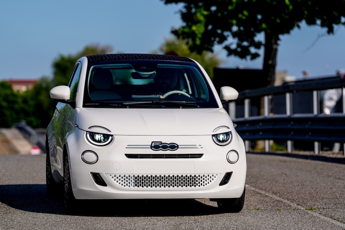 Nuova Fiat 500 ibrida: produzione a Mirafiori, 5.000 auto nel 2025 Nuova Fiat 500 ibrida: produzione a Mirafiori, 5.000 auto nel 2025