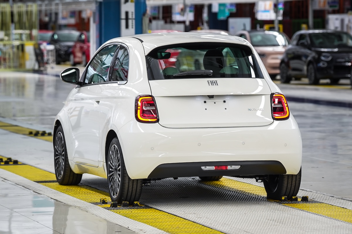 Nuova Fiat 500 ibrida: produzione a Mirafiori, 5.000 auto nel 2025 Nuova Fiat 500 ibrida: produzione a Mirafiori, 5.000 auto nel 2025