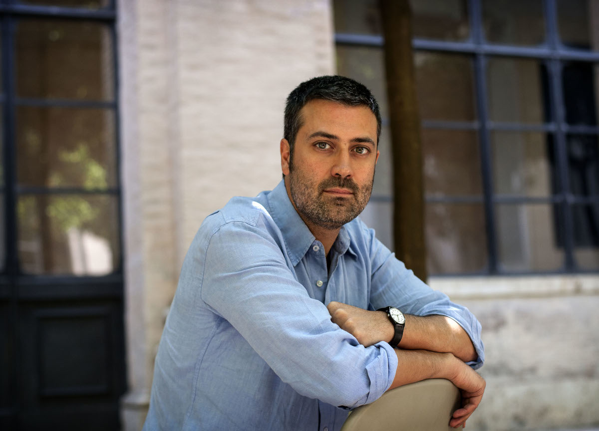 Chi è Andrea Bajani, il fresco vincitore del Premio Strega. I suoi libri tradotti in 17 Paesi Chi è Andrea Bajani, il fresco vincitore del Premio Strega. I suoi libri tradotti in 17 Paesi