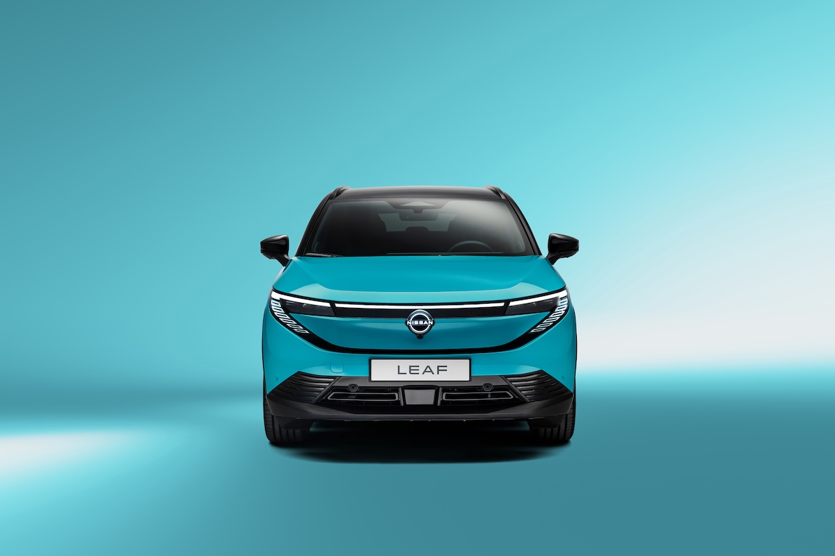 Nissan LEAF 2025: l’elettrica che parla europeo, corre per 604 km e si comanda con Google