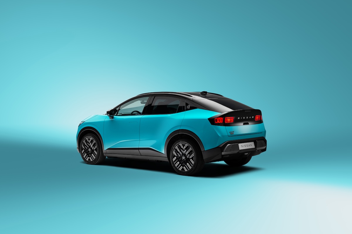 Nissan LEAF 2025: l’elettrica che parla europeo, corre per 604 km e si comanda con Google