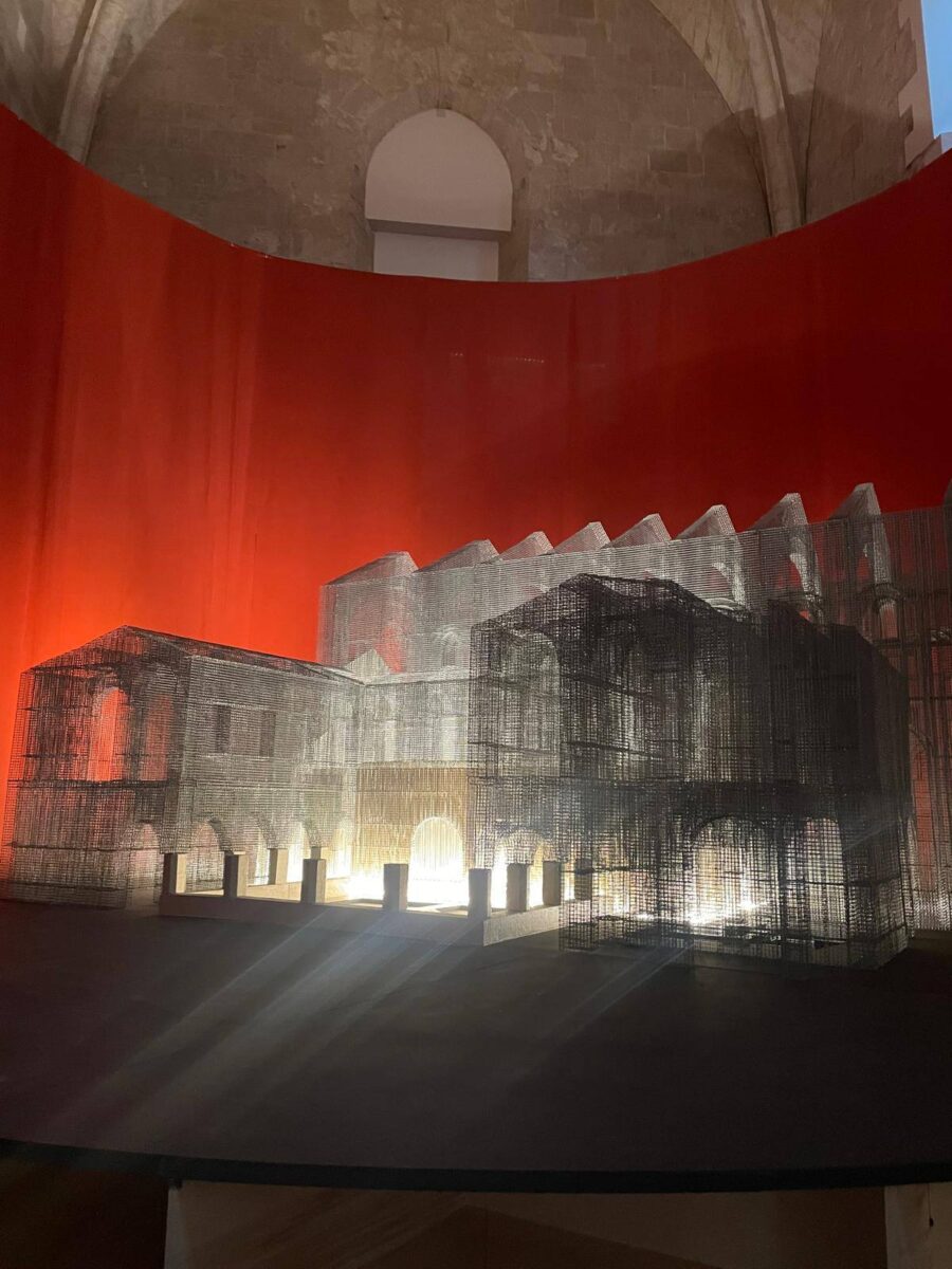 Bari Vecchia, la Basilica ‘S. Pietro’ in forma trasparente di Edoardo Tresoldi