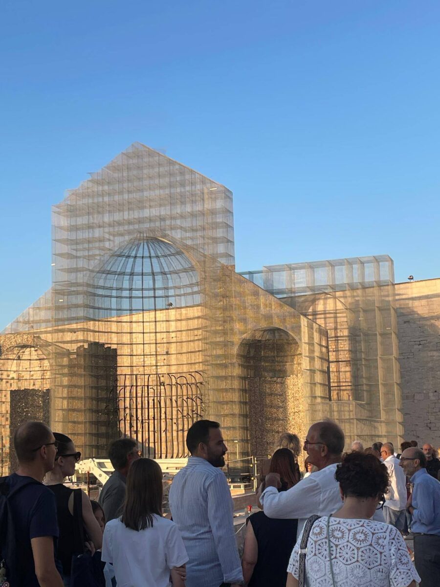 Bari Vecchia, la Basilica ‘S. Pietro’ in forma trasparente di Edoardo Tresoldi
