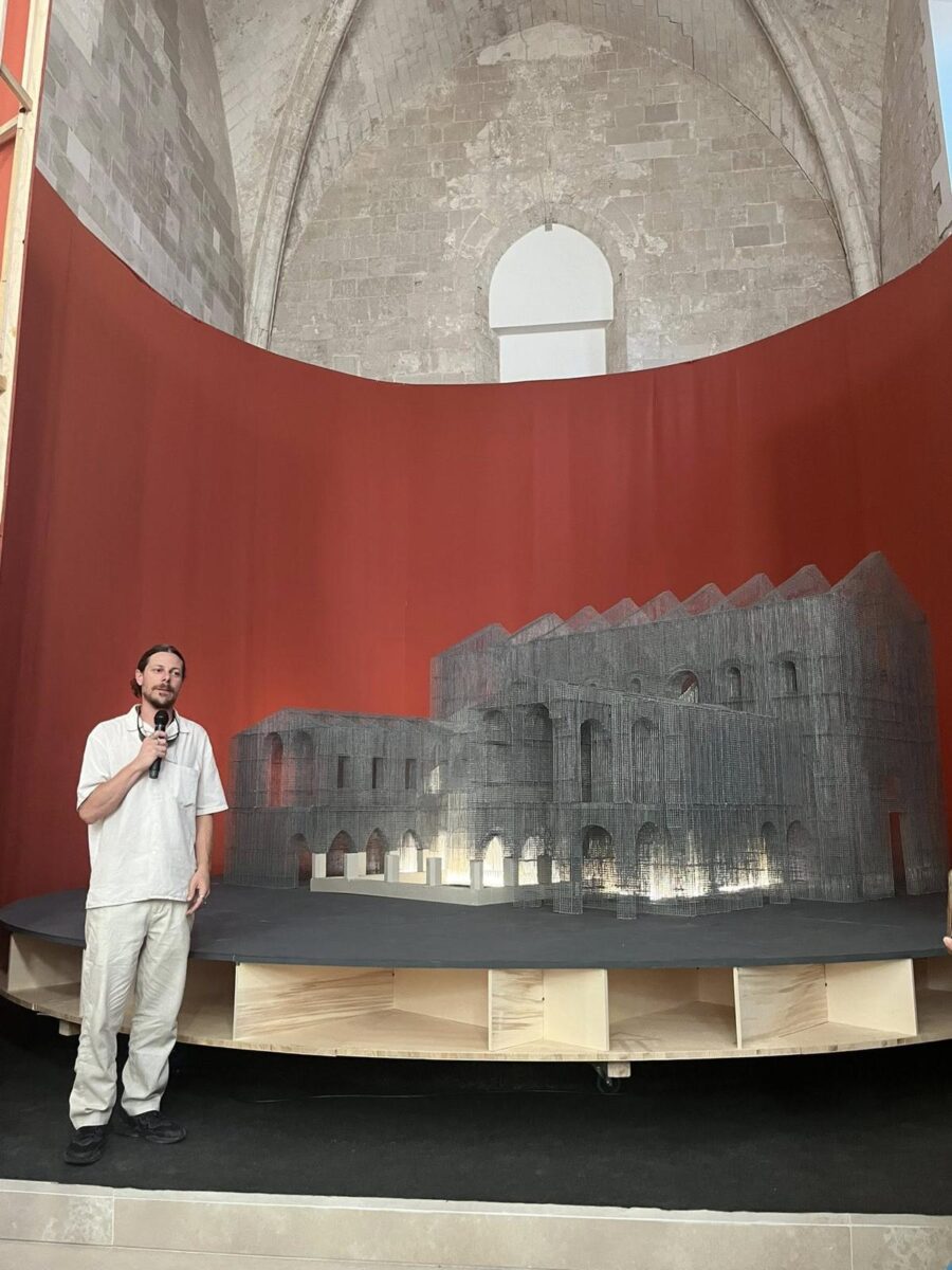 Bari Vecchia, la Basilica ‘S. Pietro’ in forma trasparente di Edoardo Tresoldi