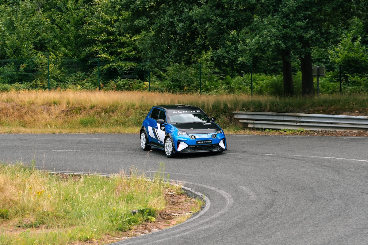 Alpine A290 Rallye: la prima auto da rally elettrica per clienti debutta in Francia Alpine A290 Rallye: la prima auto da rally elettrica per clienti debutta in Francia