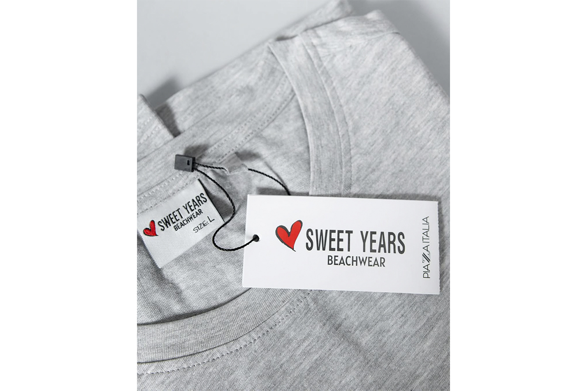 Brand o brand…elli / Che fine hanno fatto gli Sweet Years di Bobo e Maldini? Dal debutto in Serie A al declino: la storia del marchio che ha fatto battere il cuore a tutti Brand o brand…elli / Che fine hanno fatto gli Sweet Years di Bobo e Maldini? Dal debutto in Serie A al declino: la storia del marchio che ha fatto battere il cuore a tutti