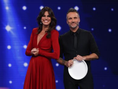 Ascolti tv/ Dalla strada al palco, anche in replica, piace al pubblico di Rai1 e vince. Il calcio di Canale 5 si prende l’altra metà della mela