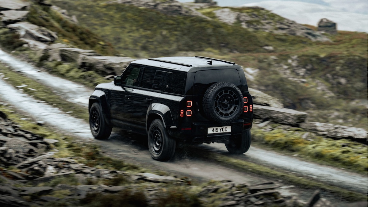 Defender OCTA Black: lusso e potenza in total black per la 4×4 più estrema Defender OCTA Black: lusso e potenza in total black per la 4×4 più estrema