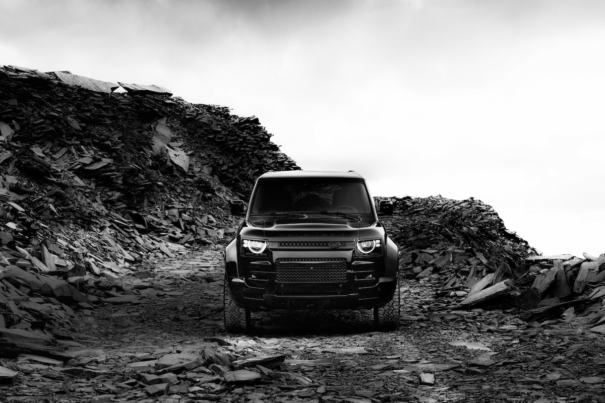 Defender OCTA Black: lusso e potenza in total black per la 4×4 più estrema Defender OCTA Black: lusso e potenza in total black per la 4×4 più estrema