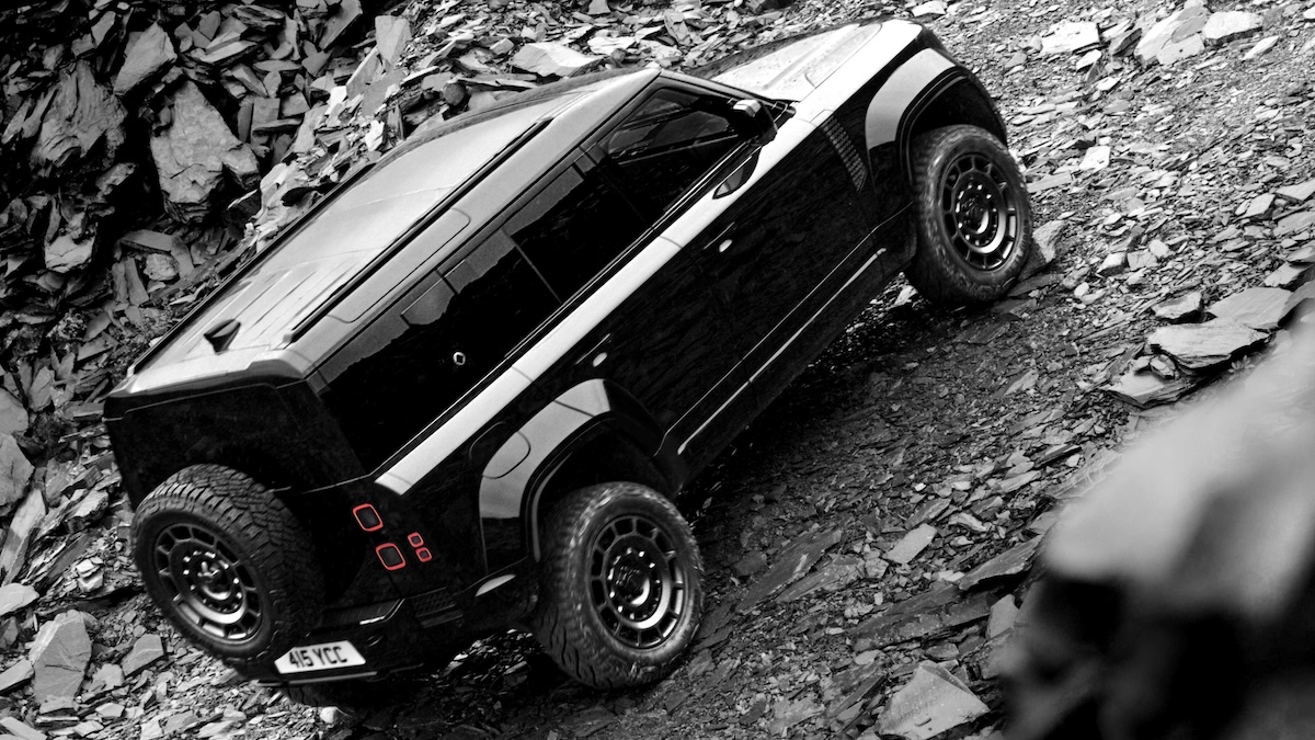 Defender OCTA Black: lusso e potenza in total black per la 4×4 più estrema Defender OCTA Black: lusso e potenza in total black per la 4×4 più estrema