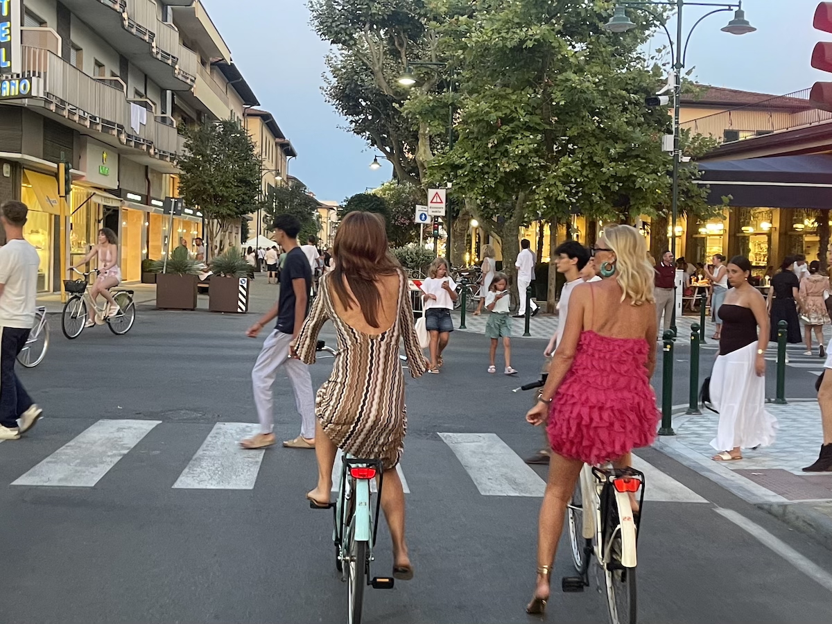 Forte dei Marmi, manager aggredito e rapinato dell’orologio da 30mila euro: è allarme sicurezza