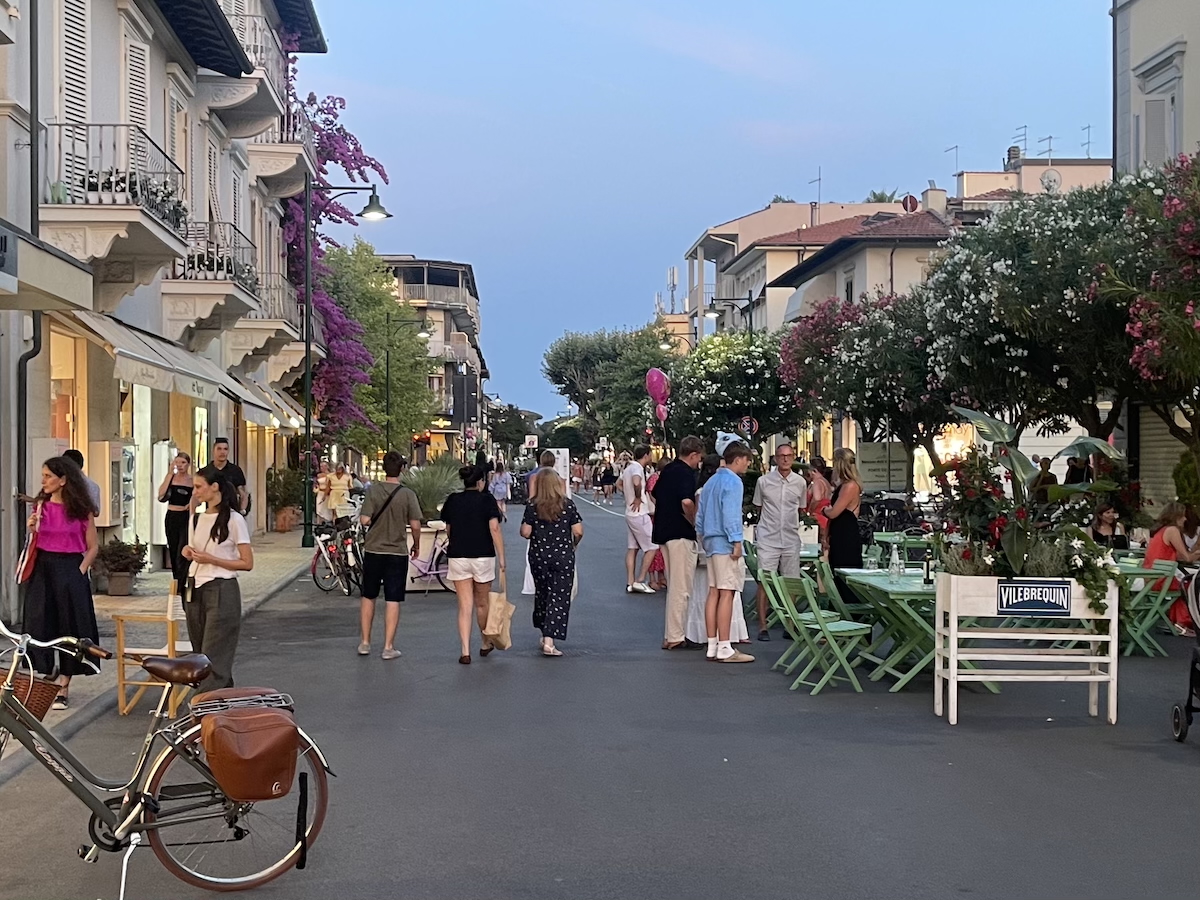 Forte dei Marmi, manager aggredito e rapinato dell’orologio da 30mila euro: è allarme sicurezza
