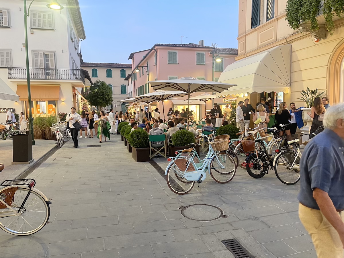 Forte dei Marmi, manager aggredito e rapinato dell’orologio da 30mila euro: è allarme sicurezza