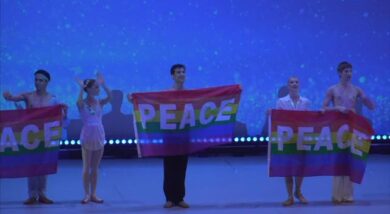 Roberto Bolle all’Expo di Osaka manifesta per la pace