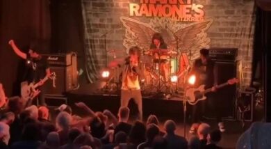 Marky Ramone porta live a Milano l’energia punk rock dei Ramones