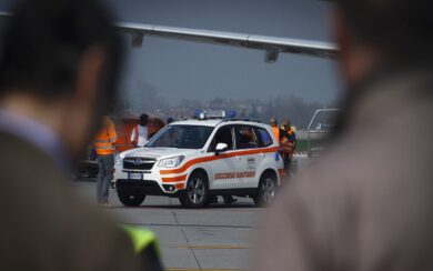 Tragedia ad Orio al Serio, uomo risucchiato dal motore di un aereo in pista. Traffico sospeso due ore