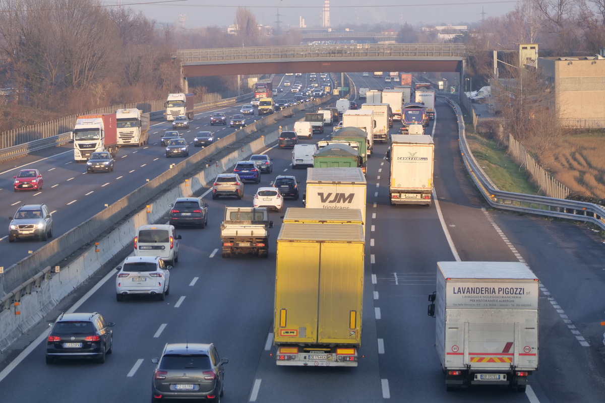 Via libera al rinvio di un anno del blocco per i veicoli diesel Euro 5 (limiti solo nelle città più grandi) – Salvini, ‘scelta di buonsenso’ Via libera al rinvio di un anno del blocco per i veicoli diesel Euro 5 (limiti solo nelle città più grandi) – Salvini, ‘scelta di buonsenso’