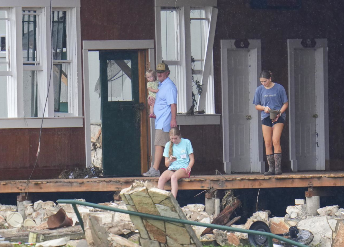 Texas, l’alluvione: 109 morti e salgono a 161 i dispersi. Case sparite nel nulla e fango ovunque Texas, l’alluvione: 109 morti e salgono a 161 i dispersi. Case sparite nel nulla e fango ovunque