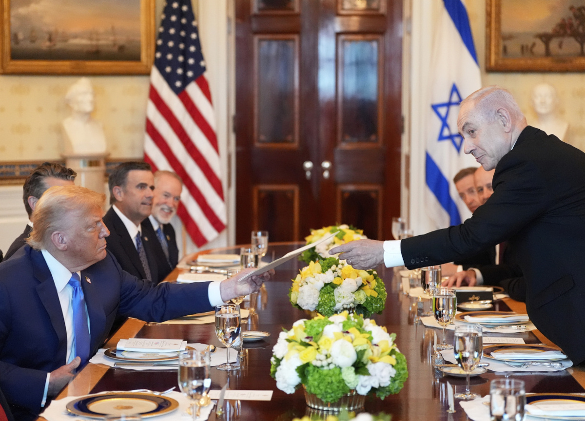 Gaza, fumata nera sulla tregua e negoziati flop: l’incontro Netanyahu-Trump non è stato risolutivo Gaza, fumata nera sulla tregua e negoziati flop: l’incontro Netanyahu-Trump non è stato risolutivo