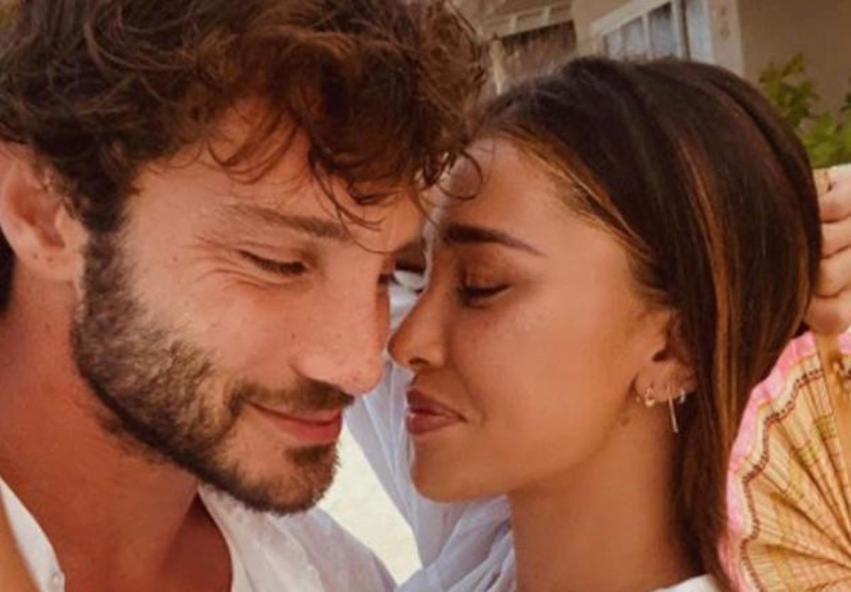 Belen Rodriguez e Stefano De Martino insieme a Porto Cervo, gatta ci cova? La riconciliazione non era scontata Belen Rodriguez e Stefano De Martino insieme a Porto Cervo, gatta ci cova? La riconciliazione non era scontata