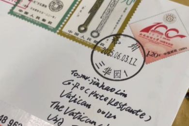 Poste Italiane, 100 chili di lettere al giorno al Vaticano: un fiume di speranze per Papa Leone XIV e la Santa Sede