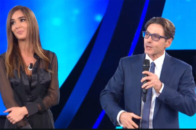 Enrico Mentana, Urbano Cairo punta al rinnovo con La7 e Pier Silvio Berlusconi sogna il ritorno a Mediaset: “Porte aperte. Dimmi cosa vuoi fare e…”