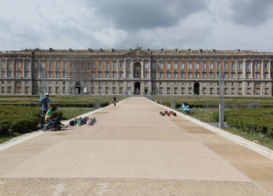Rubava l’acqua alla Reggia di Caserta, tubo di 145 metri nascosto sottoterra: ora rischia grosso