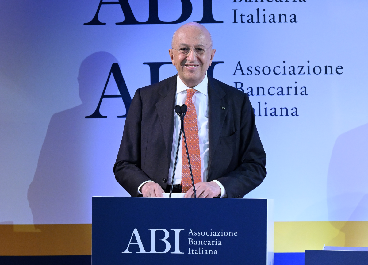 Patuelli (ABI): “Con le guerre commerciali si rischia una nuova recessione. Occorrono misure fiscali più competitive e un’Unione bancaria vera” Patuelli (ABI): “Con le guerre commerciali si rischia una nuova recessione. Occorrono misure fiscali più competitive e un’Unione bancaria vera”