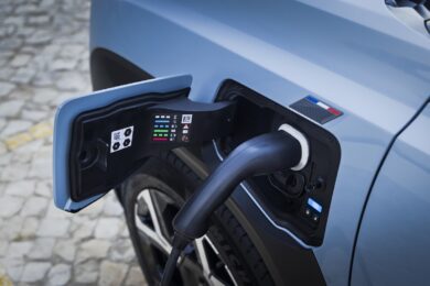 Auto elettriche: perché oggi inquinano molto meno e convengono di più
