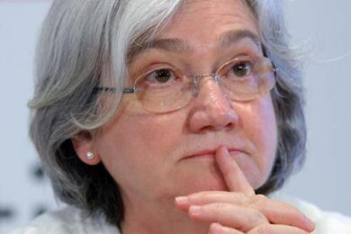 Maxi incendio in campeggio, la fuga di Rosy Bindi e altri 600 tra le fiamme: “Brutta esperienza”