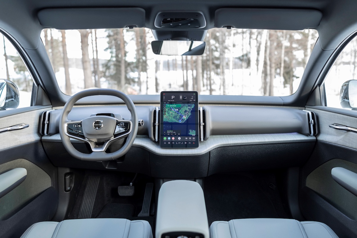 Volvo EX30 Cross Country: il SUV elettrico per vivere ogni avventura