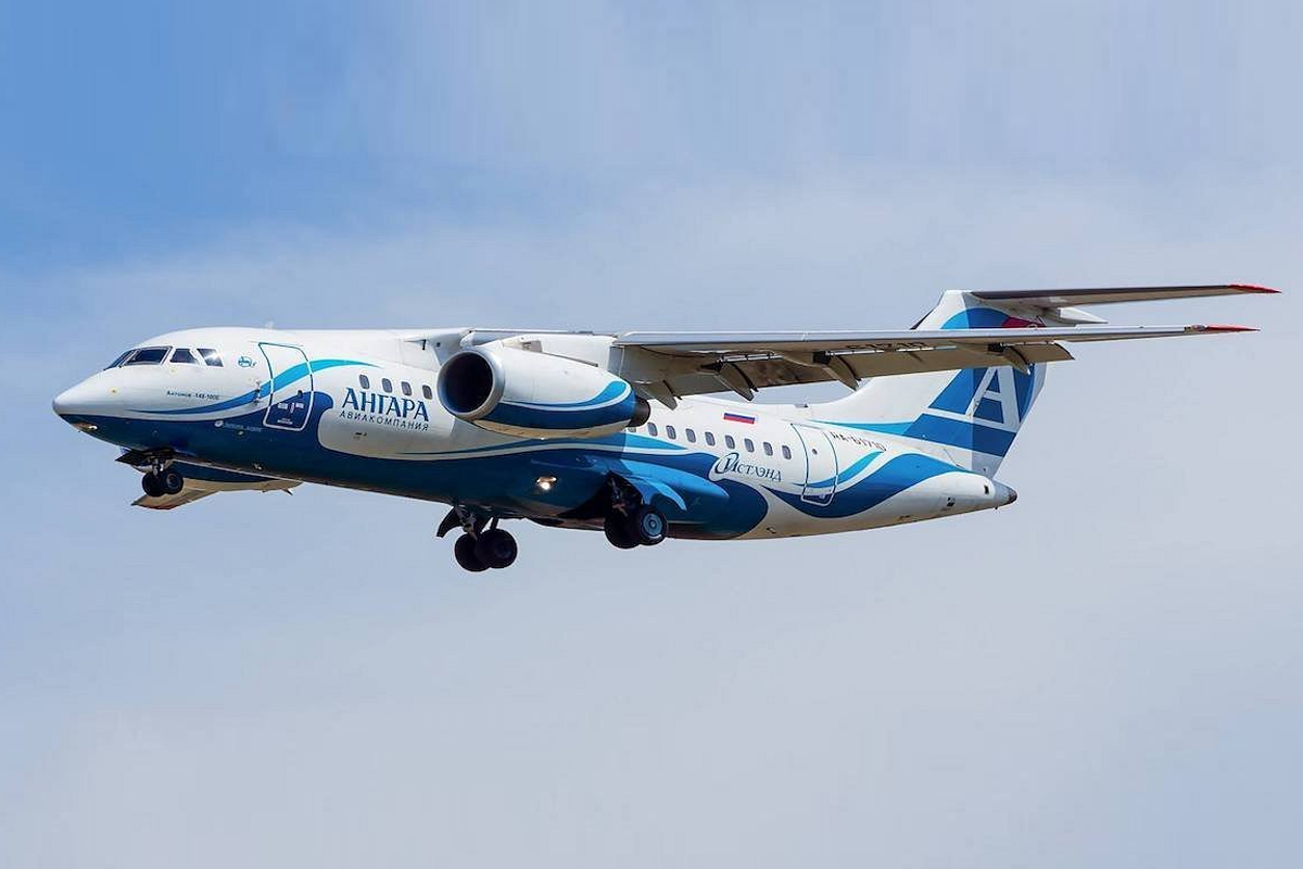 Russia, aereo con quasi 50 persone a bordo precipita ed esplode. Tutti morti Russia, aereo con quasi 50 persone a bordo precipita ed esplode. Tutti morti