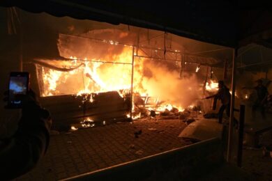 Gaza, l’esercito israeliano spara durante la distribuzione di acqua: morti 6 bambini. Netanyahu: “Ok a un’intesa, ma non ce ne andiamo dalla Striscia”