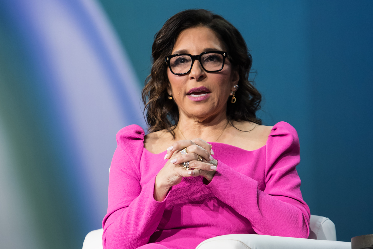 Manager/ Chi è Linda Yaccarino, la ex Ceo di X che ha lasciato a piedi Elon Musk dopo anni di crisi e sfide
