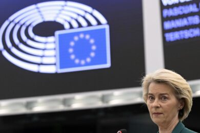 Von der Leyen. “Contro i dazi Usa pronte contromisure, ma per ora restano sospese”. Meloni: “L’Ue ha la forza”