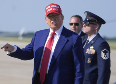 Trump senza freni: “Putin è gentile ma poi bombarda tutti. I patriot a Kiev? Li pagherà la Ue”
