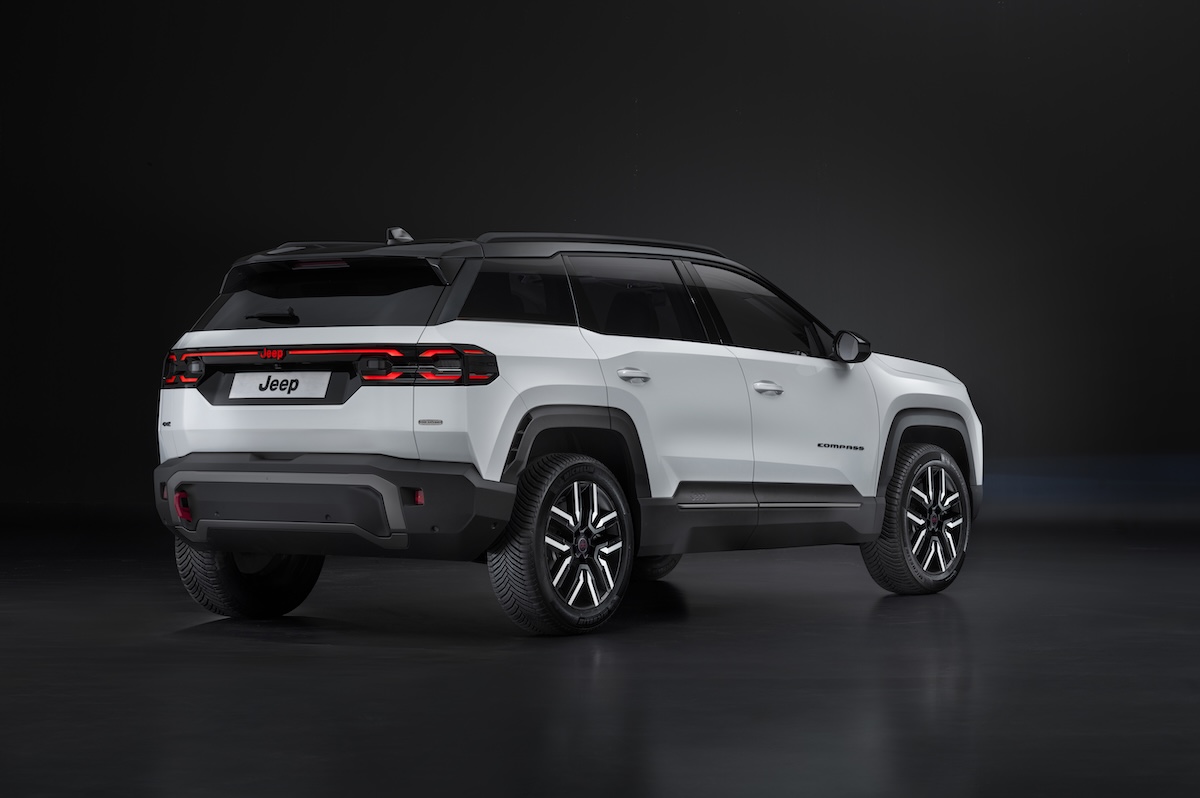 Nuova Jeep Compass 4xe: interni rinnovati e spirito off-road
