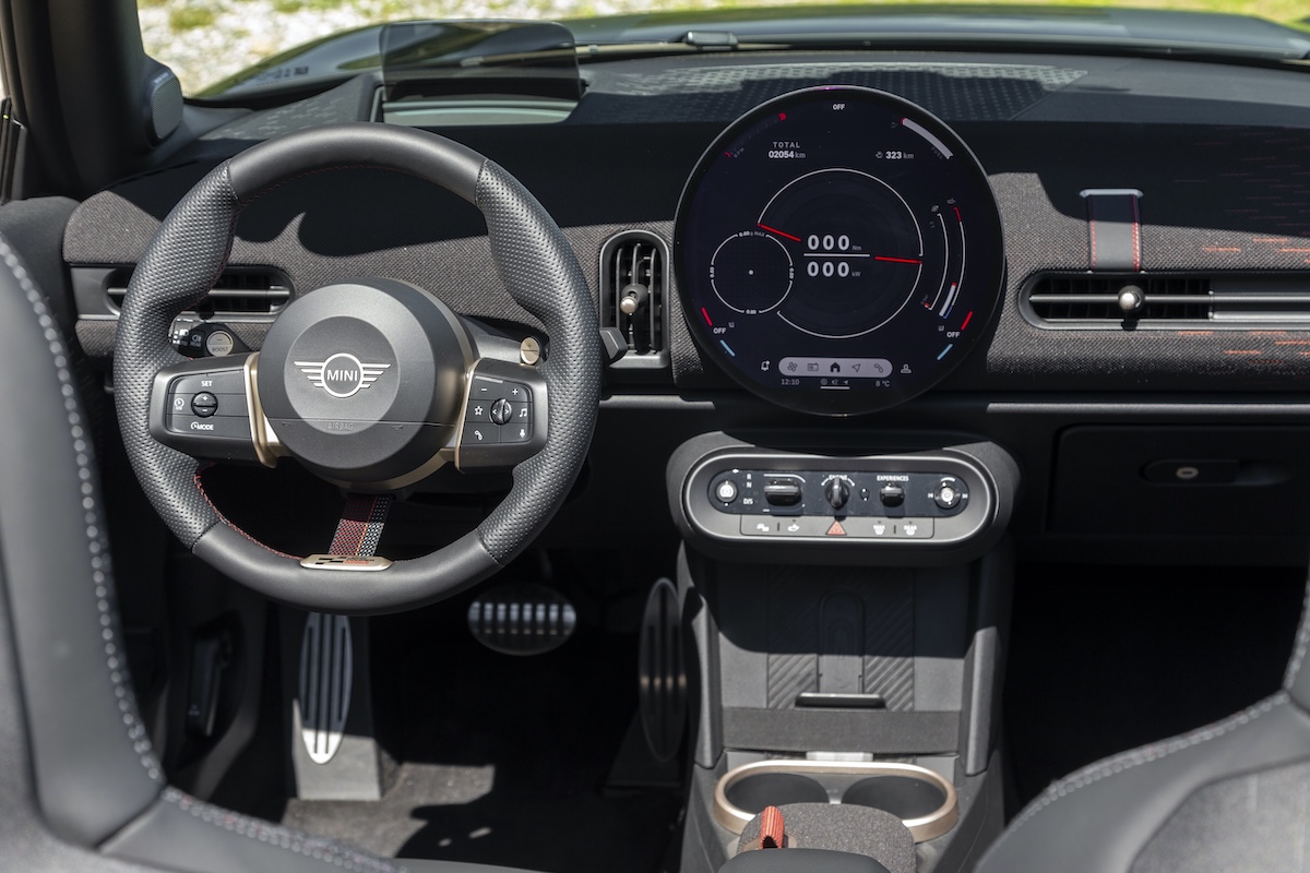 MINI John Cooper Works 2025: elettrica e sportiva, nasce una nuova era