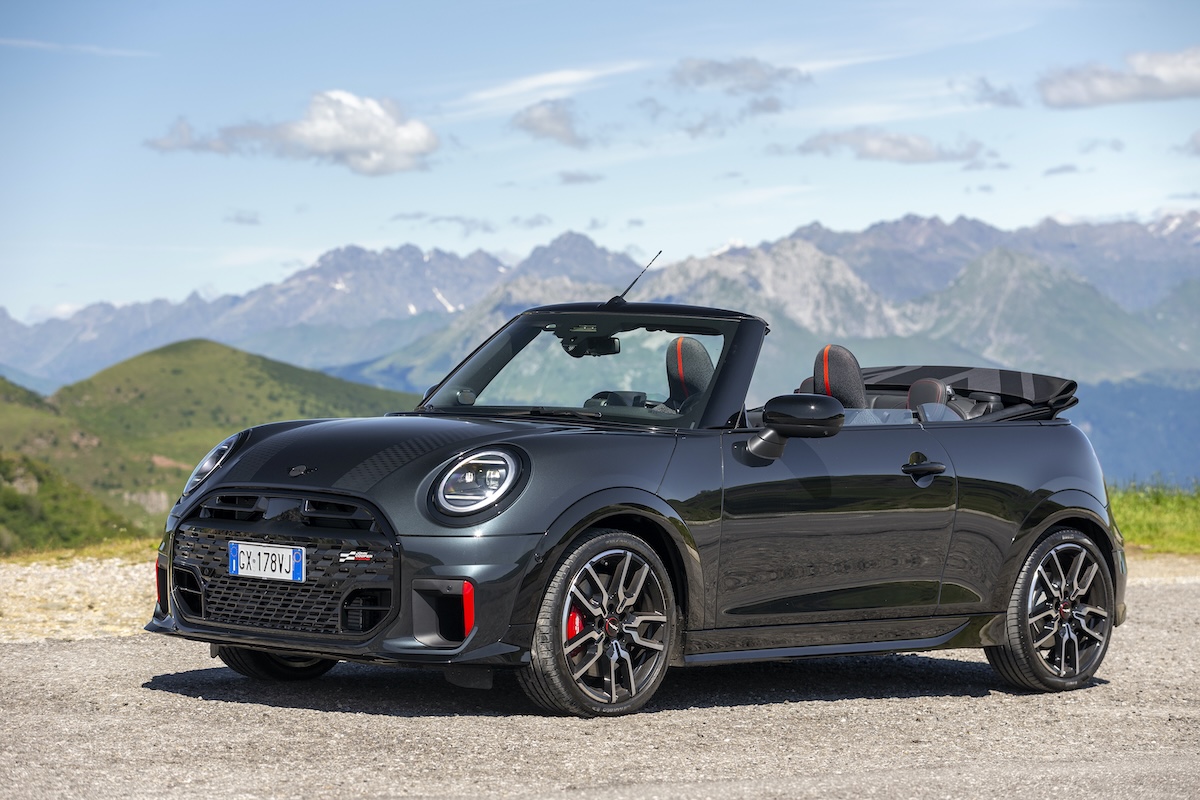 MINI John Cooper Works 2025: elettrica e sportiva, nasce una nuova era