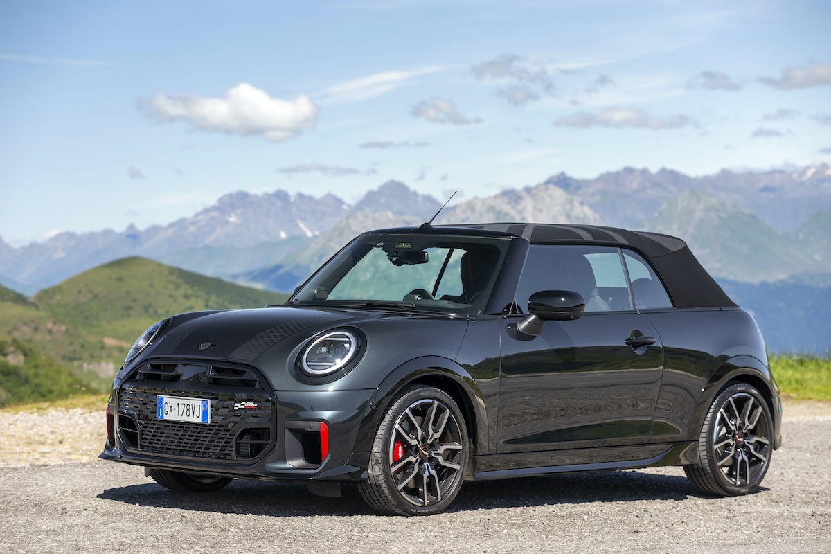 MINI John Cooper Works 2025: elettrica e sportiva, nasce una nuova era