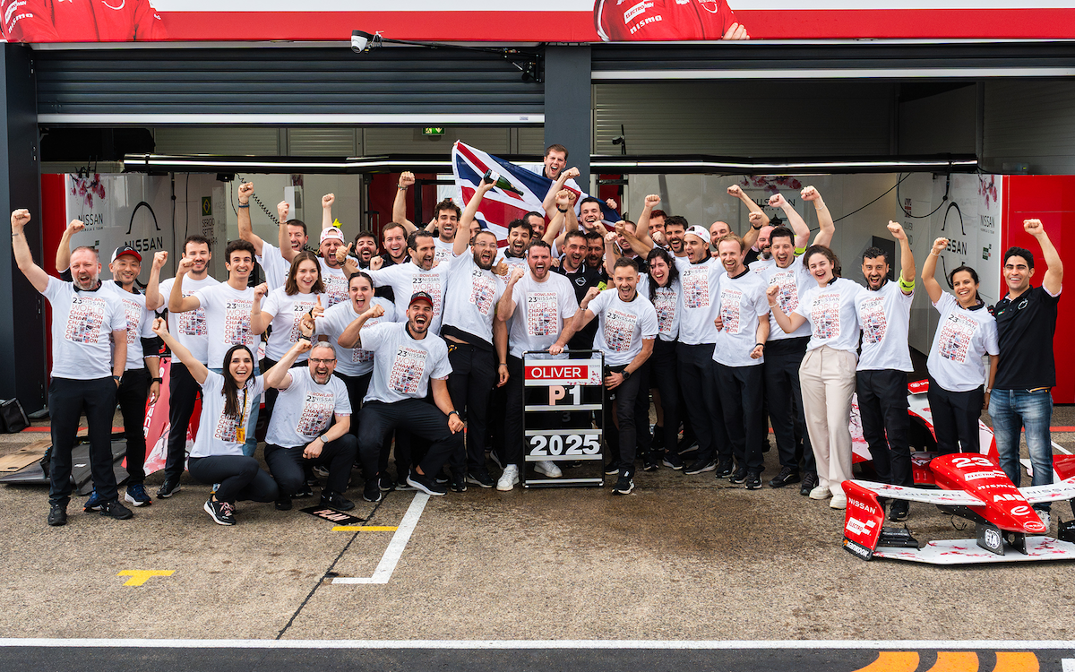 Oliver Rowland campione Formula E 2024/25 con il Nissan Formula E Team Oliver Rowland campione Formula E 2024/25 con il Nissan Formula E Team