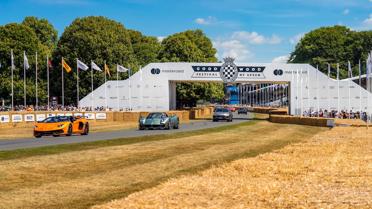 Pirelli P Zero compie 40 anni: supercar in festa a Goodwood 2025