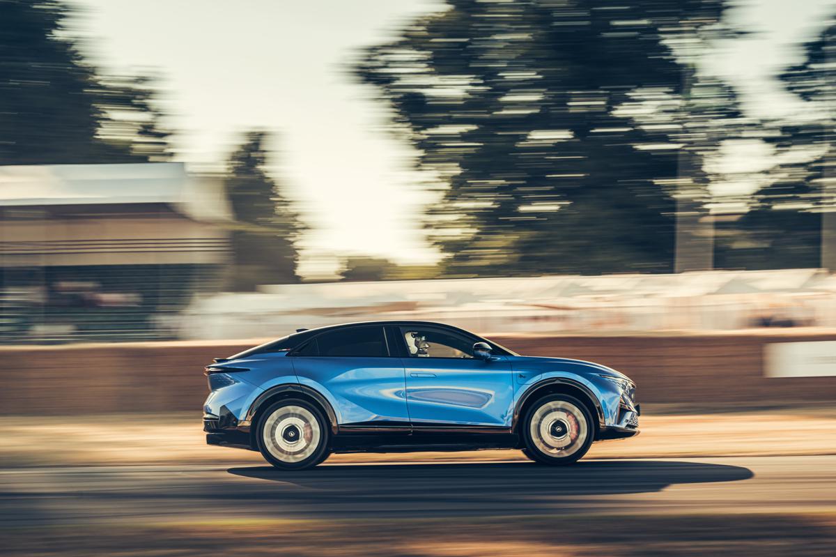 Alpine incanta a Goodwood 2025 con A110 R Ultime e novità elettriche Alpine incanta a Goodwood 2025 con A110 R Ultime e novità elettriche